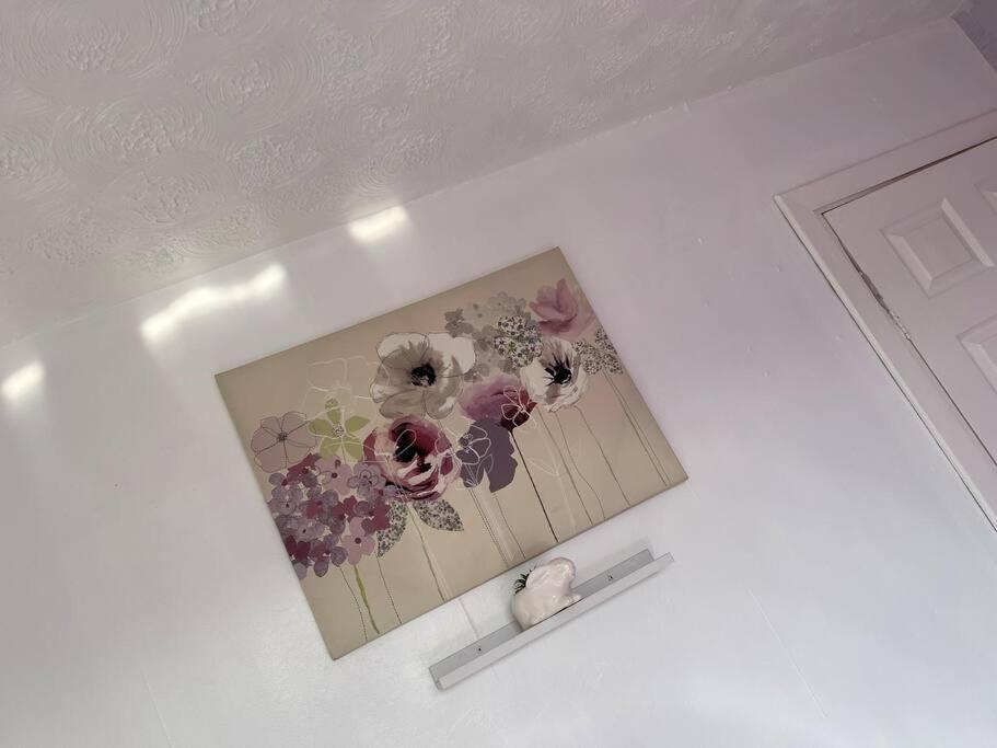 Treetops - Sleeps 8 Entire House Private Parking Close To Town Centre And Stadium Wigan Bagian luar foto